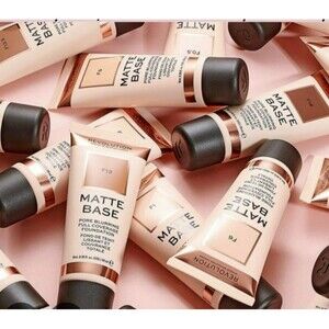 1 Makeup Revolution Matte Base 1ñ Foundation - F9 (28ml)